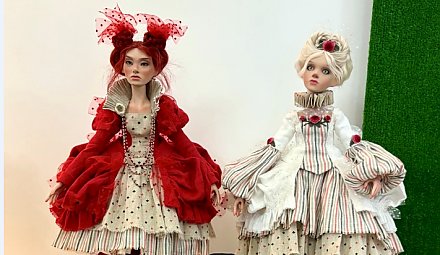 В Гродненском музее истории религии открылась выставка авторских кукол и мишек Тедди «KUKLA» по мотивам сказки «Алиса в Стране чудес»