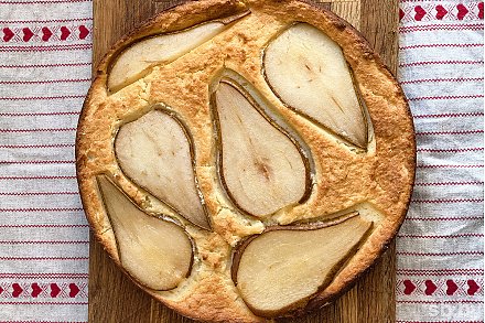 Рецепт нежного пирога из рикотты с грушей