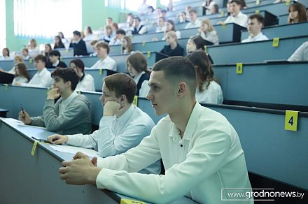 Завершился второй день централизованных испытаний: ЦТ и ЦЭ сегодня в регионе написали чуть больше 7,3 тысячи абитуриентов