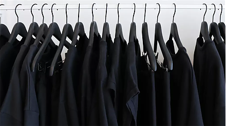 В Таиланде возник дефицит черной одежды из-за траура по королеве Сирикит