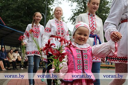 Дзень вышыванкі ў Воранаве: мова ― гэта душа народа, адзенне — яго твар (Фота)
