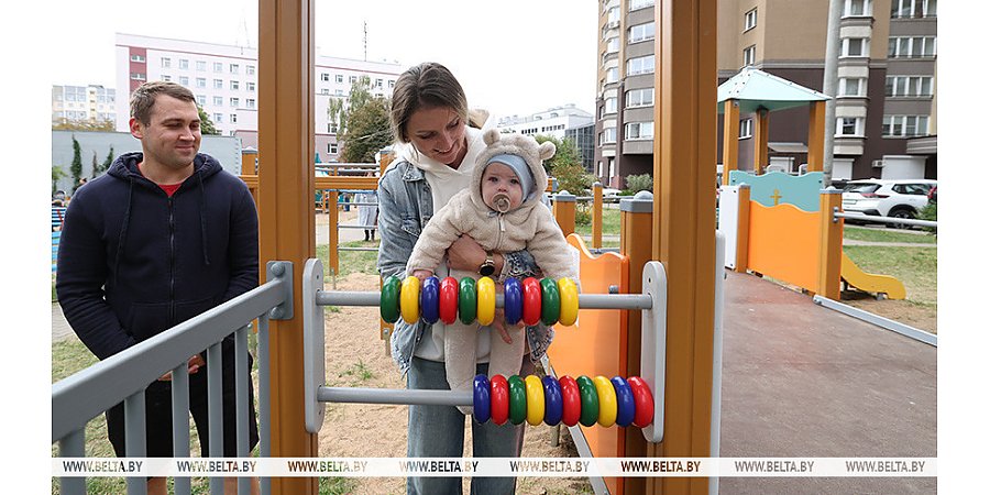 Пособия, защита занятости, бесплатное питание. В Минтруда рассказали о поддержке семей с детьми