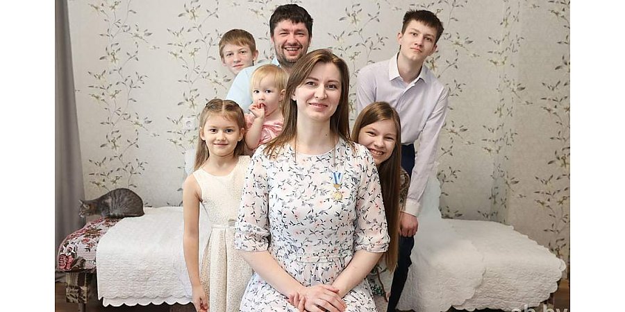 Минтруда: многодетным матерям предоставлено право на трудовую пенсию