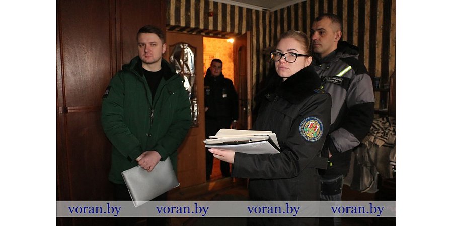 Выселить нельзя оставить. В борьбе с недобросовестными плательщиками жилищно-коммунальных услуг сотрудники Вороновского РУП ЖКХ вынуждены ставить запятую после первого слова.