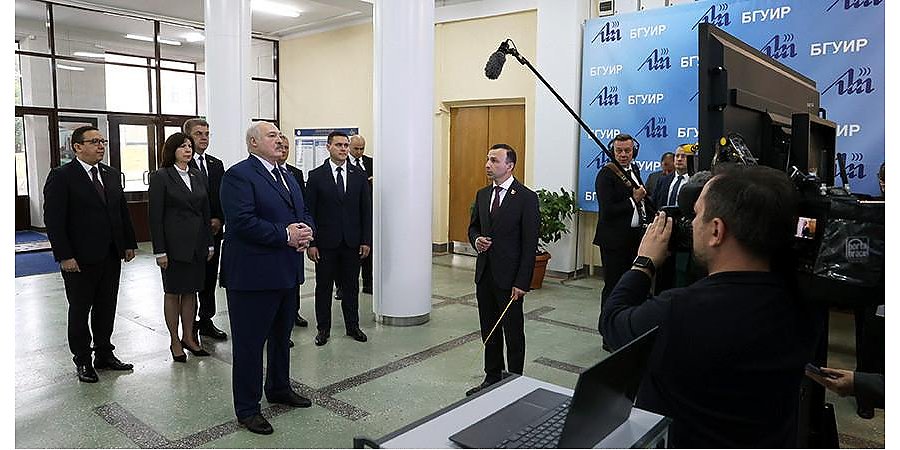 Александр Лукашенко в БГУИР ознакомился с научными разработками, сказав о необходимости сделать помехоустойчивую ракету