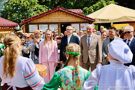 Почетные гости XV Республиканского фестиваля национальных культур познакомились с колоритом национальных подворий