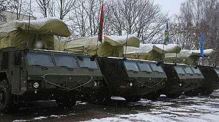 В Беларусь прибыли очередные батареи зенитных ракетных комплексов "Тор-М2"