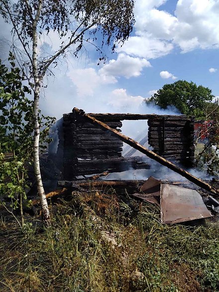 В Вороновском районе горела хозяйственная постройка