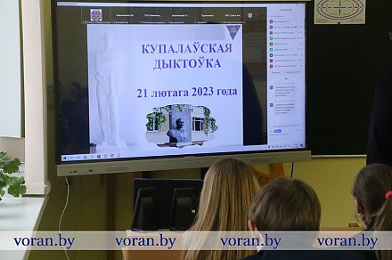 Пішам разам, па-беларуску. Настаўнікі і вучні Воранаўскага раёна напісалі ўніверсітэцкую дыктоўку разам з ГрДзУ