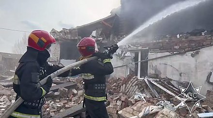 Спасатели работают по сообщению о происшествии в четырехквартирном жилом доме в Гродненском районе