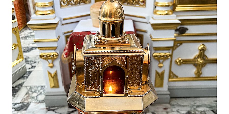 Благодатный огонь от гроба Господня доставят в Беларусь утром 12 апреля