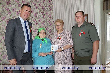 На Вороновщине вручили юбилейные медали бывшим малолетним узникам