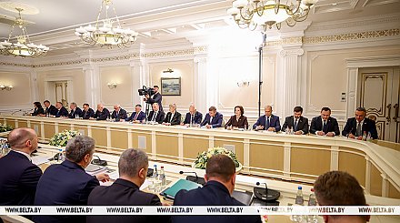 "Пока картина неоднозначная". Александр Лукашенко о работе экономики в 2025 году