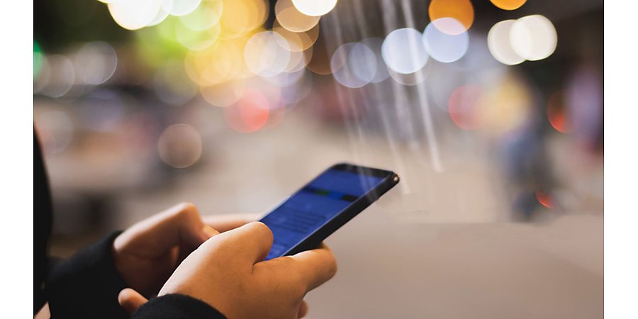 Макрон ускорит принятие закона о запрете соцсетей для детей младше 15 лет