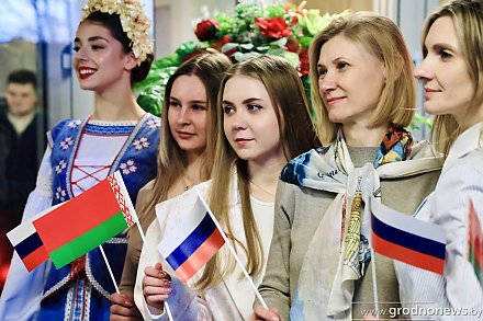 Торжественное мероприятие по случаю Дня единения народов Беларуси и России прошло в Гродно