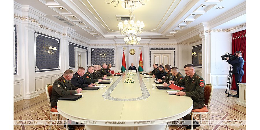 Александр Лукашенко собрал совещание с силовиками. Тема - итоги проверки одной из бригад внутренних войск 