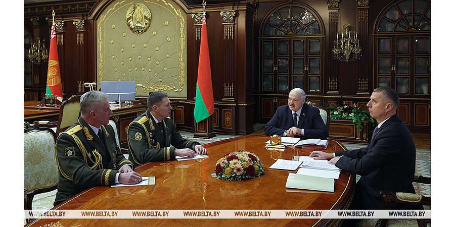Александр Лукашенко требует усилить подготовку офицерского состава