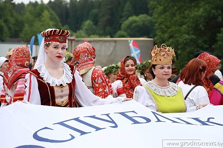 Гастрофест, сельская эстафета и битва лесорубов. Как пройдет третий день фестиваля национальных культур на Августовском канале