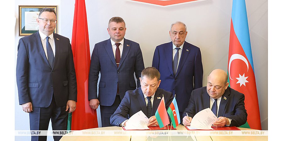 МАЗ поставит 100 машинокомплектов для производства коммунальной техники в Азербайджан 