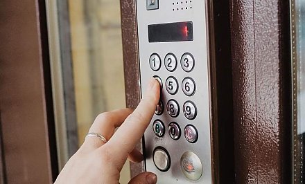 Житель Волковыска лишился 4000 рублей после звонка «из обслуживающей домофоны организации»