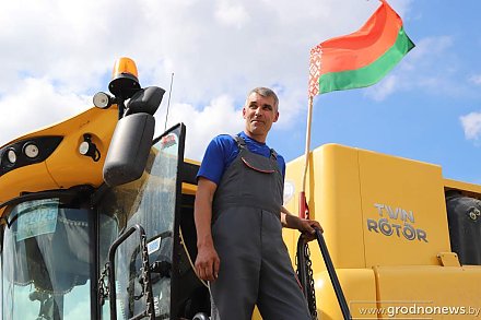 Комбайнер СПК «Гродненский» стал первым тысячником уборочной кампании в республике