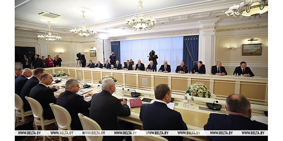 Работа антикризисных управляющих, выплата заработка. Темы совещания Александра Лукашенко с Совмином