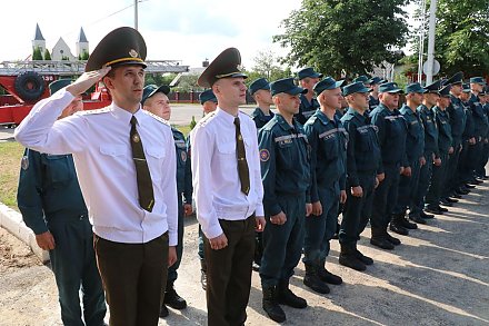 Служба 101 в праздничном строю 