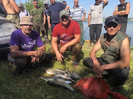 Рыбалка по-больтишски. На берегу пруда у агрогородка Больтишки состязались любители-рыболовы