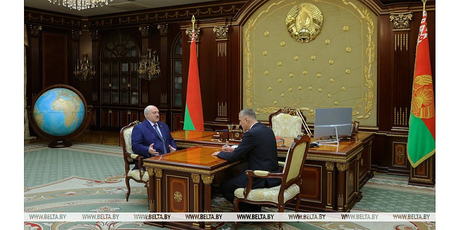 Ситуация в АПК, кадры, график работы Президента. Александр Лукашенко принял с докладом Дмитрия Крутого