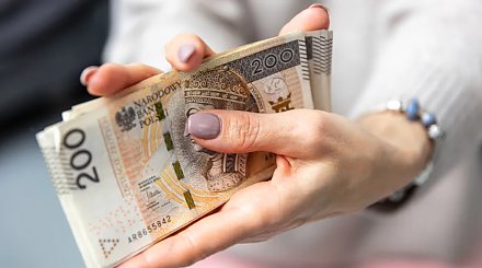 В Польше неработающим украинцам перестанут выплачивать пособия на детей