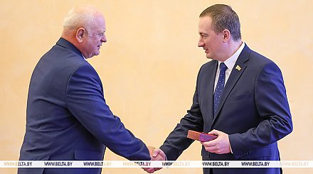"Сила Беларуси - в ее людях". Александр Турчин вручил госнаграды представителям различных сфер