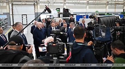 "Топором никто уже не работает". Александр Лукашенко о востребованности в стране лесозаготовительной техники