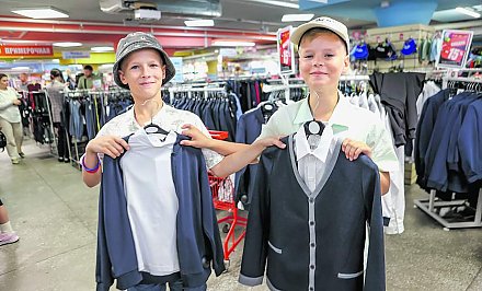 Минобразования установило, в чем детям можно ходить в школу