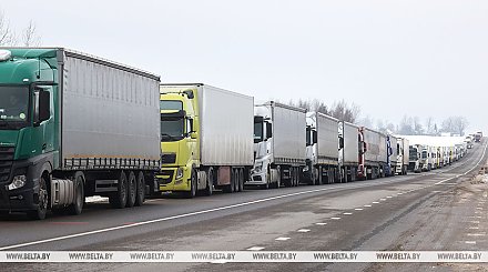 Очереди перед пунктами пропуска: сколько легковушек и фур ожидают въезда в Литву и Польшу
