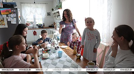 Молодая, обеспеченная и благополучная. Какой видят белорусскую семью через 5-10 лет в Минтруда