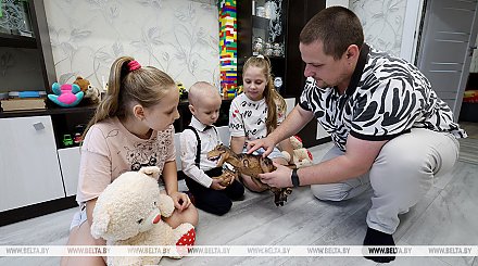 Для многодетных семей Беларуси открыто 151 тыс. депозитных счетов по программе "Семейный капитал"