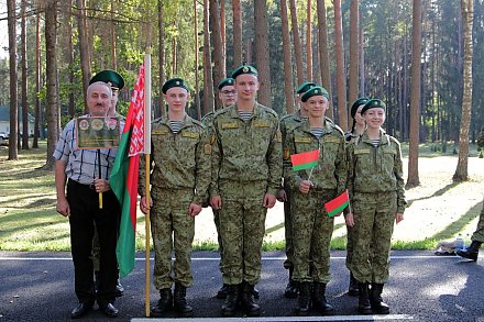  Начские школьники приняли участие в слете военно-патриотических клубов «Юная граница»