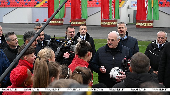 Гонки спортивные и президентские. Подробности визита Александра Лукашенко на стадион "Трактор"