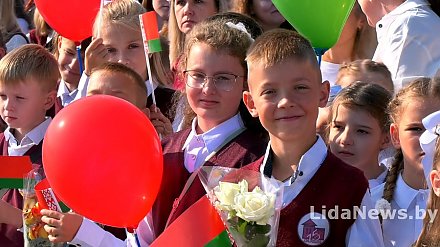 Плата за школьные учебники повысилась: сколько придется отдать за пособия в 2025/26 учебном году?