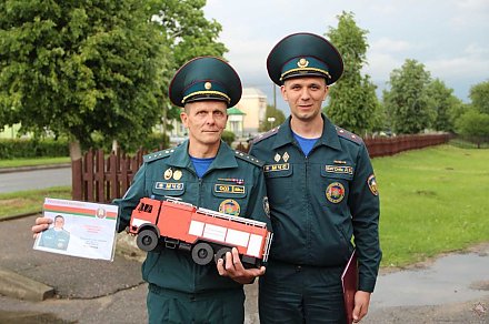 Работники Вороновского РОЧС провели на заслуженный отдых водителя ПАСП №13 старшего прапорщика внутренней службы Тадеуша Андрукониса