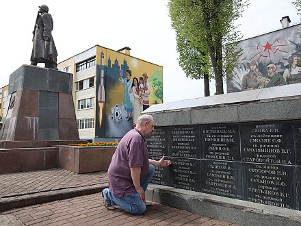 С Днем Победы, дед! Внук из Москвы приехал почтить память деда, захороненного на вороновской земле