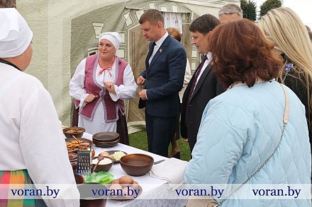 Нацкія дзеруны, капыткі, вядзер, цапяліны, бабка… Смачнае свята гудзе ў Воранаве