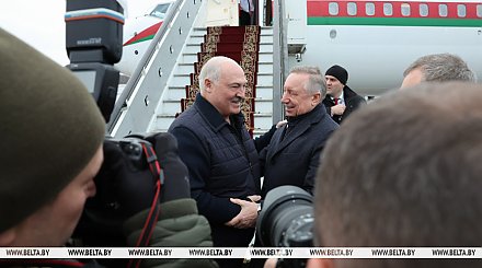 Александр Лукашенко прилетел в Санкт-Петербург, где пройдут саммиты СНГ и ЕАЭС