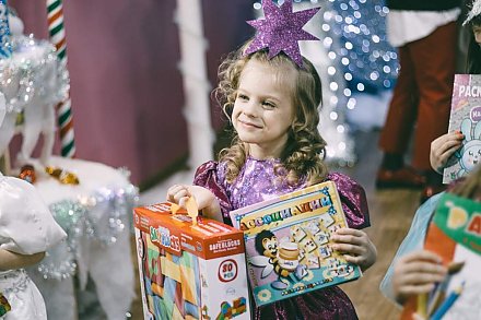 В Беларуси проходит благотворительная акция «Елка желаний»