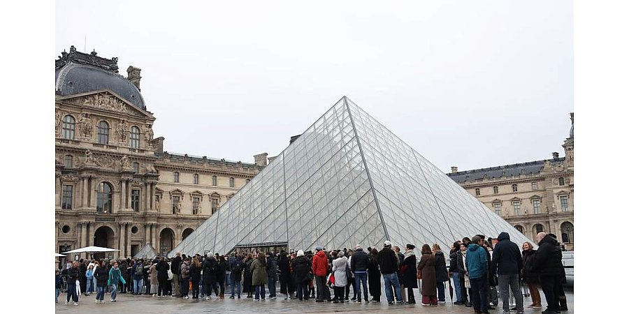 Крупный скандал во Франции: в Лувре и Версале почти 10 лет продавали фальшивые билеты