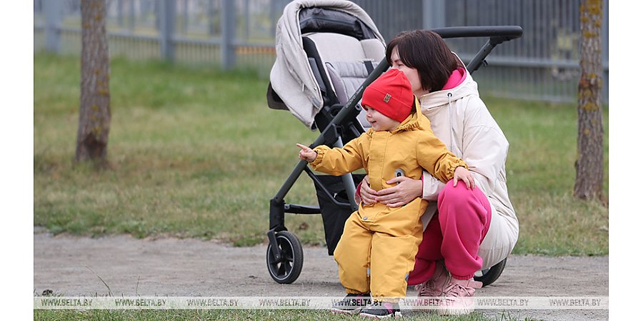 Какая помощь оказывается семьям с детьми в Беларуси, напомнили в Минтруда