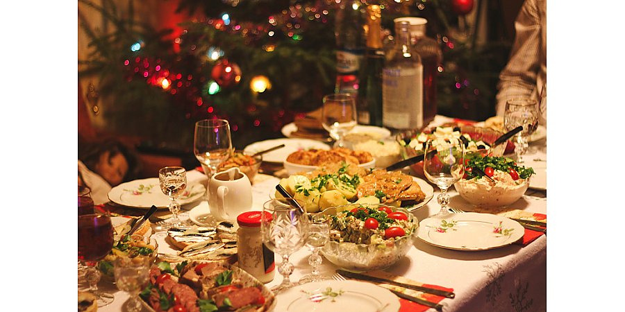 Новый год без переедания: как провести праздничное застолье без вреда для желудка