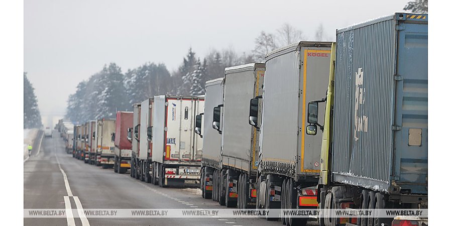 ГПК: всего 35% большегрузов оформили контролирующие службы Литвы и Польши за сутки