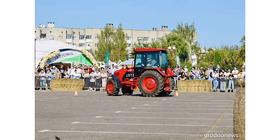 Лучшие механизаторы области сразились в мастерстве на экстремальных гонках «ТракторШоу»