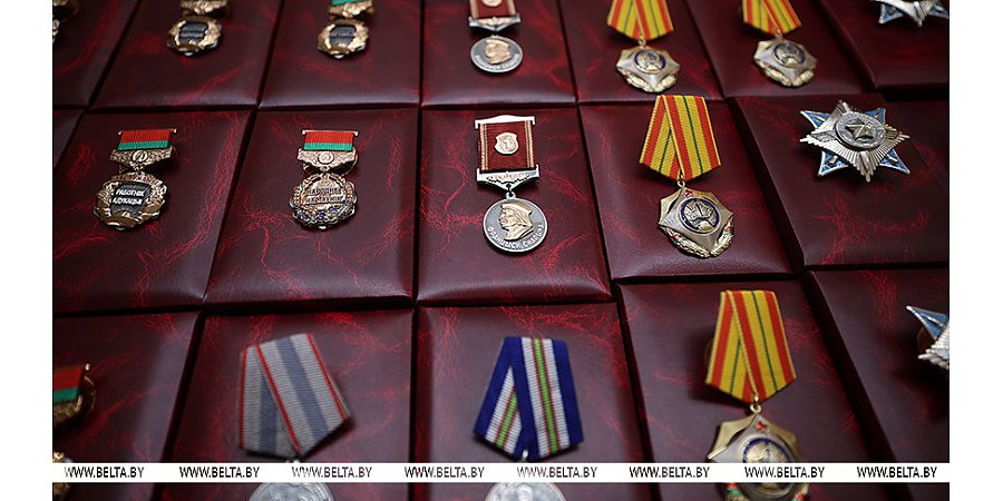 Александр Лукашенко в преддверии священного праздника Дня Победы вручил государственные награды